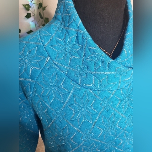 💚HP💚NWT T by Talbots Blue Silver Metallic Cotton Blend Crossover Neck Pullover - Picture 2 of 8